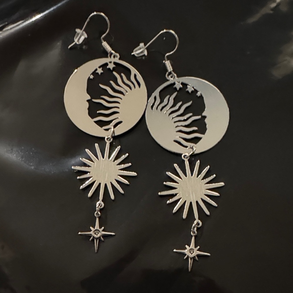 Silver Sun & Moon Celestial Drop Earrings NEW 🏷️ - Picture 2 of 3